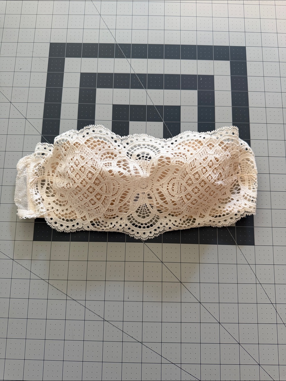 Victoria’s Secret white lace bra 34b